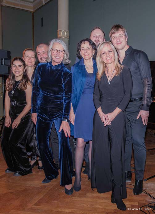 Die Schweriner JazzNacht zu Gast im Staatlichen Museum: Inmitten der besonderen Atmosphäre des Oudry-Saals hat die Klassik-Band SPARK mit der Jazz-Sängerin Sandie Wollasch mit tierisch beschwingten Klängen das Publikum begeistert.