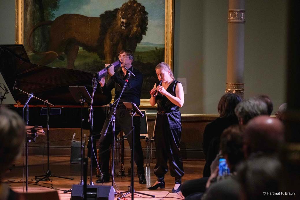 Die Schweriner JazzNacht zu Gast im Staatlichen Museum: Inmitten der besonderen Atmosphäre des Oudry-Saals hat die Klassik-Band SPARK mit der Jazz-Sängerin Sandie Wollasch mit tierisch beschwingten Klängen das Publikum begeistert.